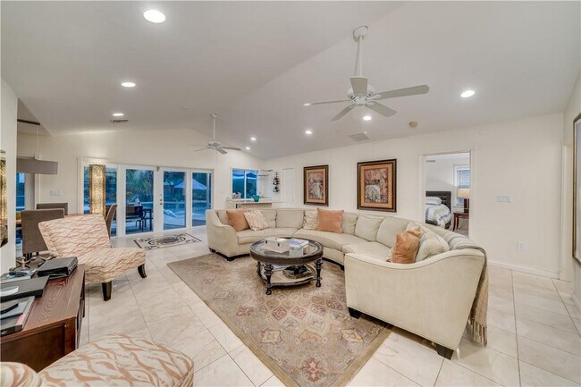 Building Photo - 1728 NE 16th Ave