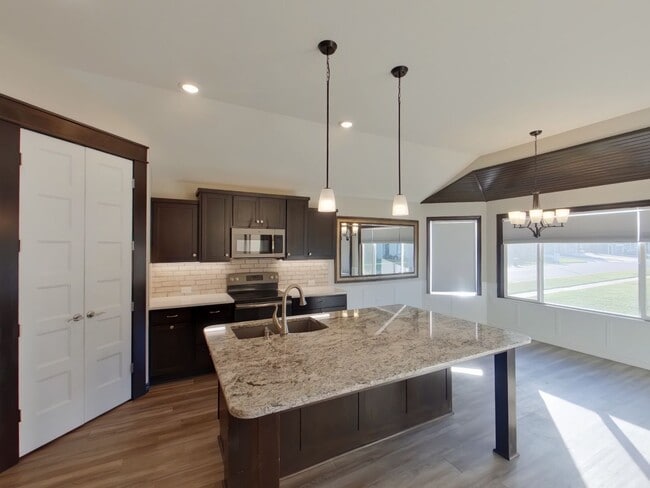 Building Photo - 1377 S Sierra Hls St