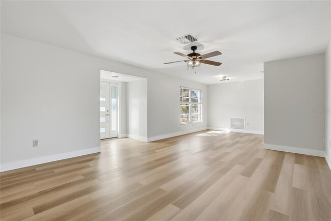 Building Photo - 1801 62nd Terrace S