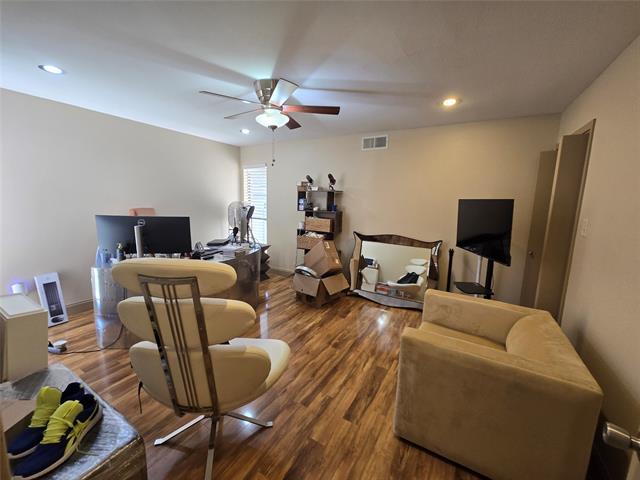 Building Photo - 213 Sovereign Ct