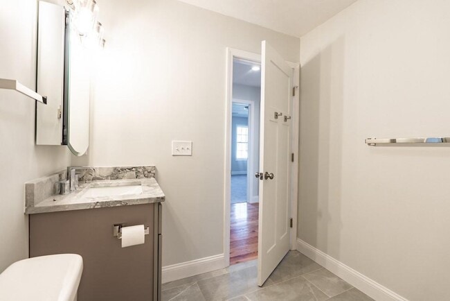 Building Photo - 100 Brentwood Ave