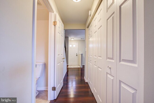 Building Photo - 6324 Lightburn Ct