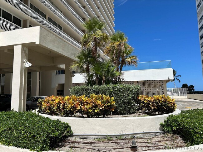 Building Photo - 4020 Galt Ocean Dr