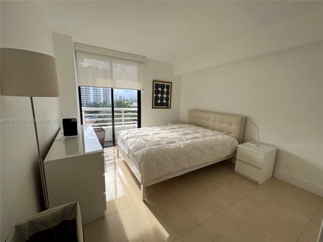 Building Photo - 3300 NE 192 St