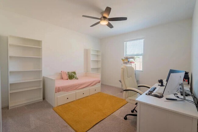 Building Photo - 2639 E Alida Trail