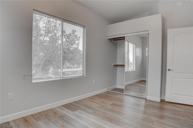 Building Photo - 2305 W Horizon Ridge Pkwy