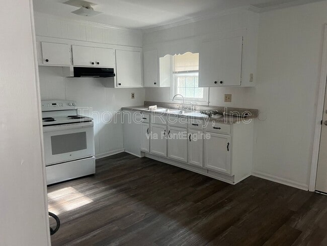 Building Photo - 1121 Brownview Dr