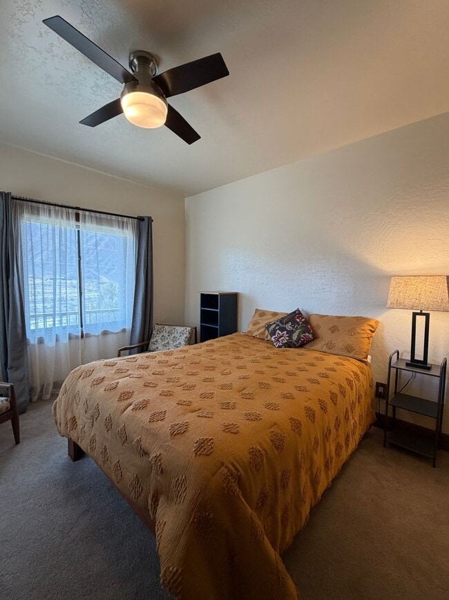 Building Photo - 1 Bedroom 1 Bath West Glenwood Apartment for Rent