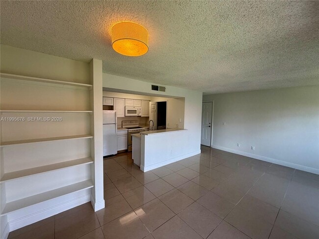 Building Photo - 1253 SW 46th Ave