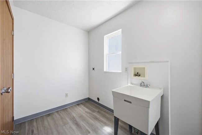 Building Photo - 127 Blackburn St