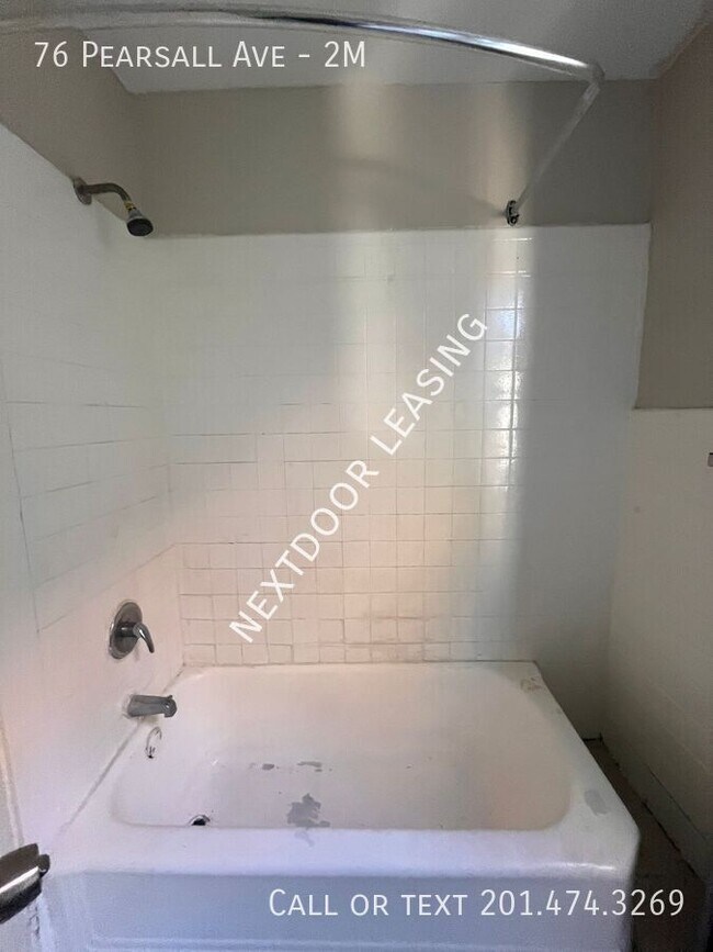 Building Photo - 76 Pearsall Ave