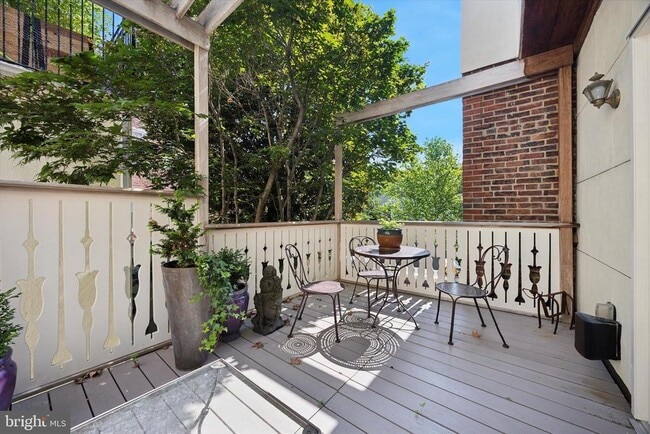 Building Photo - 535 Delancey St