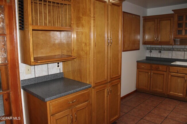 Building Photo - 9201 Mt Shasta Dr