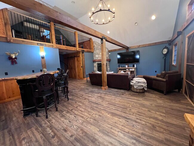 Building Photo - 34 Mirror Lake Dr