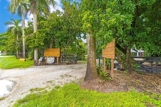 Building Photo - 23175 Naranja Rd