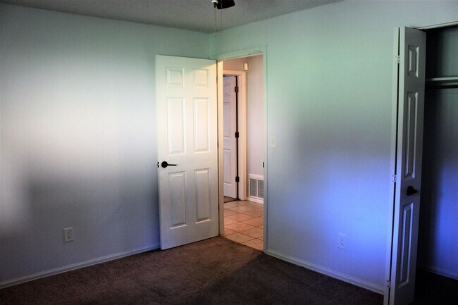 Building Photo - 4535 Witches Hollow Ln