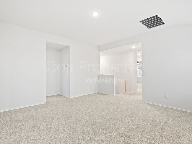 Building Photo - 374 Wayne Way