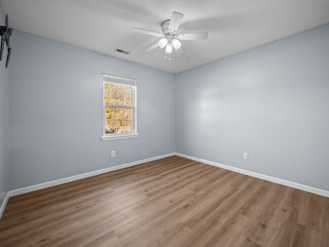Building Photo - 218 Winterberry Ct