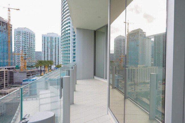 Building Photo - 300 Biscayne Blvd Way
