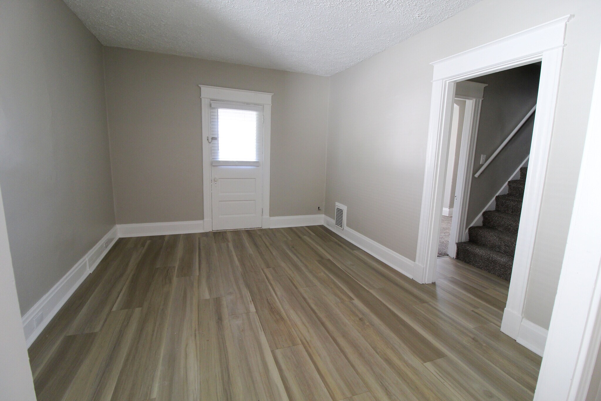 Living Room with door to balcony - 2621 Ida Ave