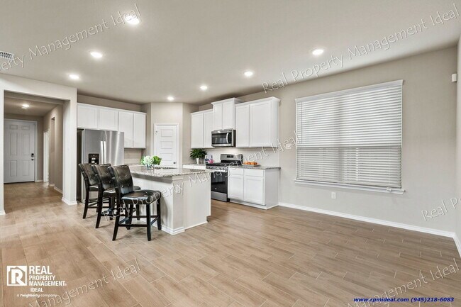 Building Photo - 2000 Plum Pk