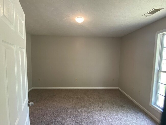 Building Photo - Charming 3BR Duplex in Columbus