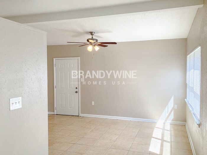 Building Photo - 2016 E Crenshaw St