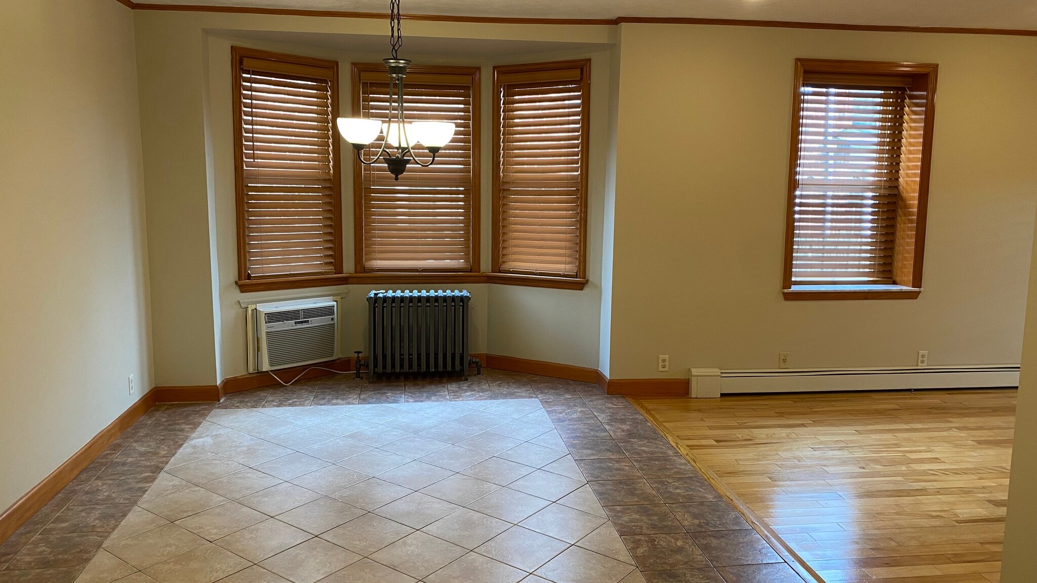 Building Photo - 2223 Noble St