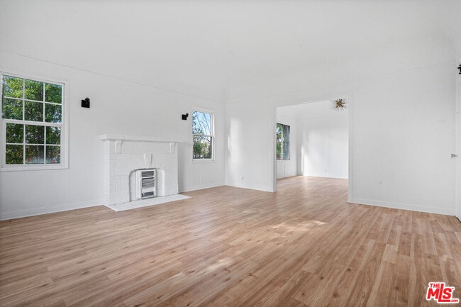 Building Photo - 1091 S Mansfield Ave