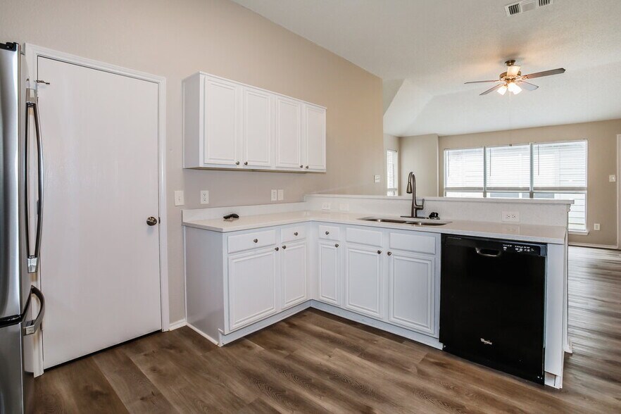 Building Photo - 10529 Flamewood Dr