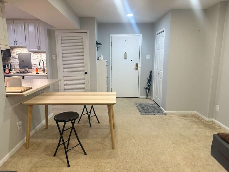 Building Photo - 5340 Holmes Run Pky