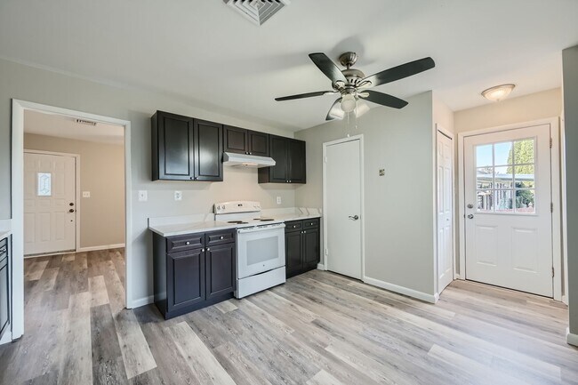 Building Photo - 601 Boxelder Dr