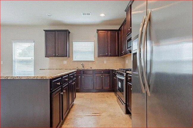 Building Photo - 2508 Fallenleaf Ct NE
