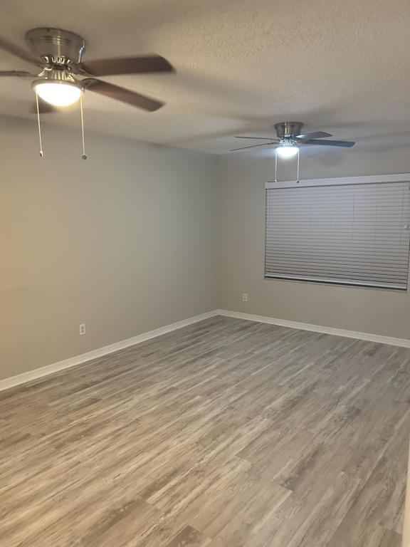 Building Photo - 216 Glenview Blvd