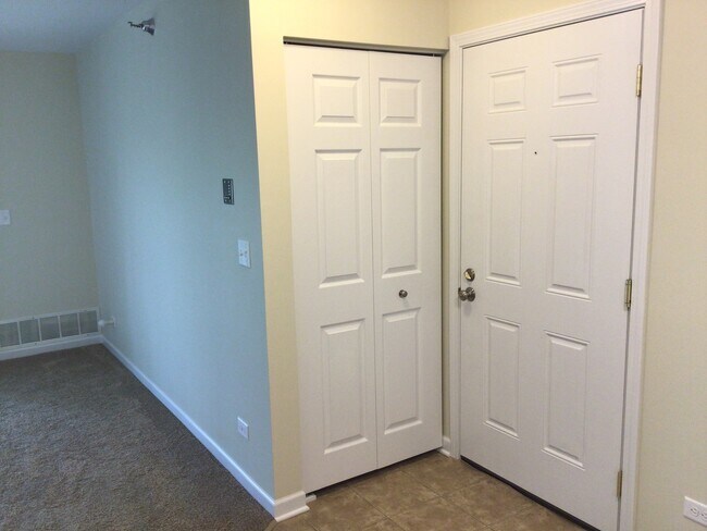 Building Photo - 213 Glengarry Dr
