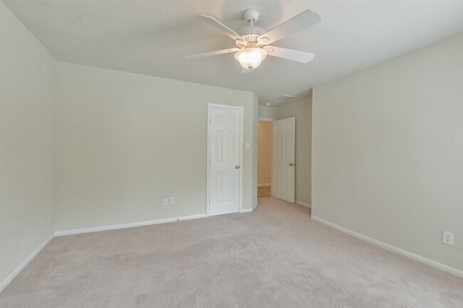 Building Photo - 42 Prairie Oak Dr