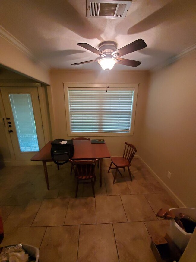 Building Photo - 3/2 in Southwood Valley