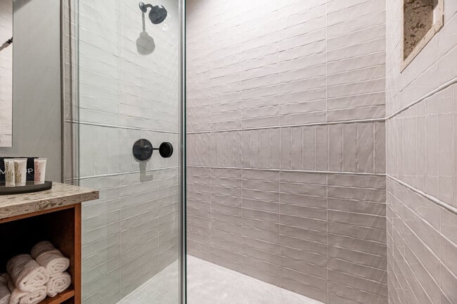 Building Photo - 1011 Canal St