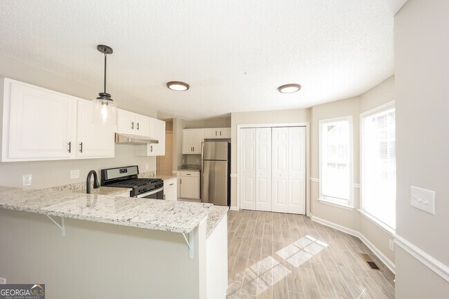 Building Photo - 105 Redspire Ln