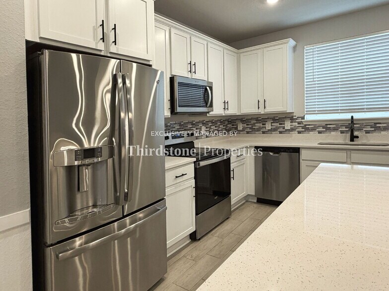 Building Photo - 1090 Farwell St