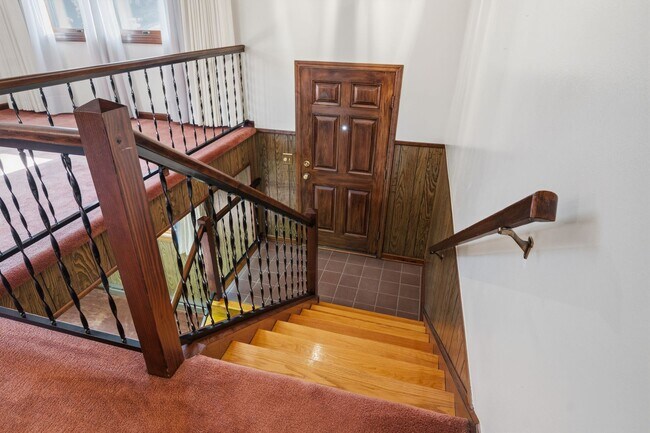 Building Photo - Spacious 5-Bedroom Home in Prestigious Blacksburg Country Club Estates