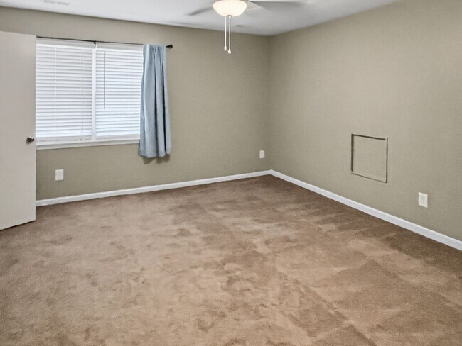 Building Photo - 618 Branniff Dr