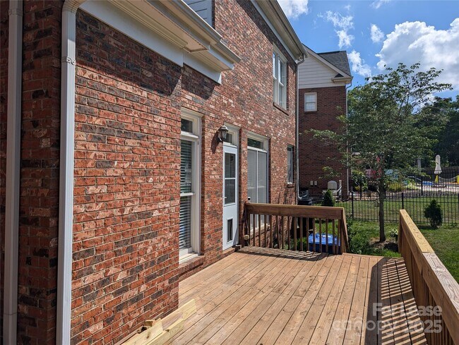 Building Photo - 116 Alexandria Dr