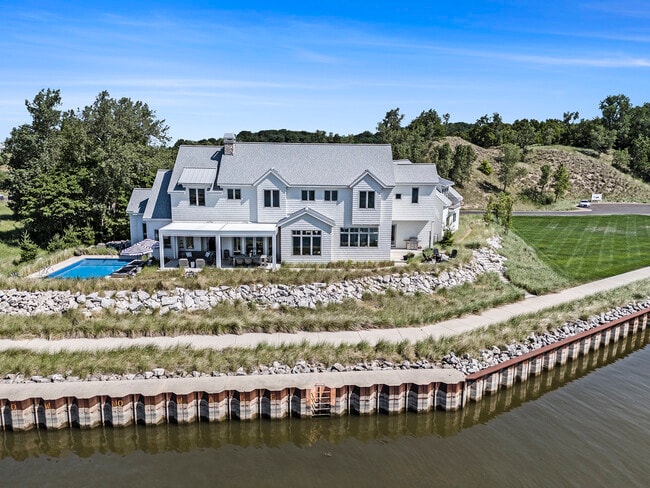 Building Photo - 6736 Saugatuck Bch Rd