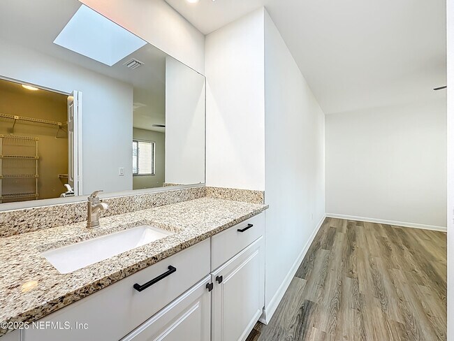 Building Photo - 141 La Pasada Cir W