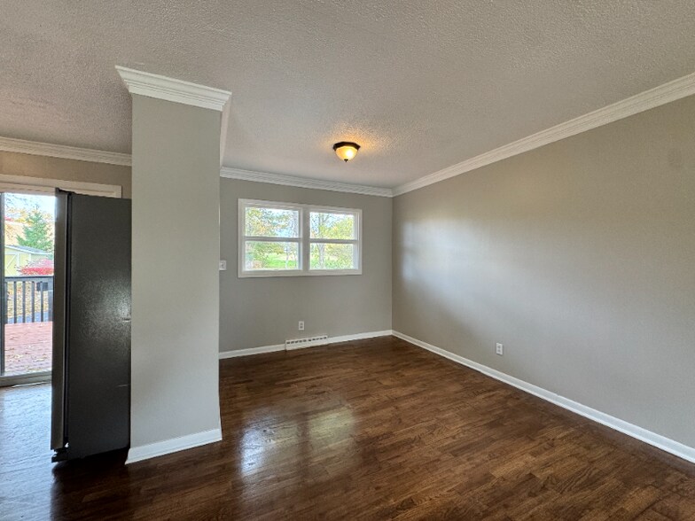 Building Photo - 154 W Good Ave