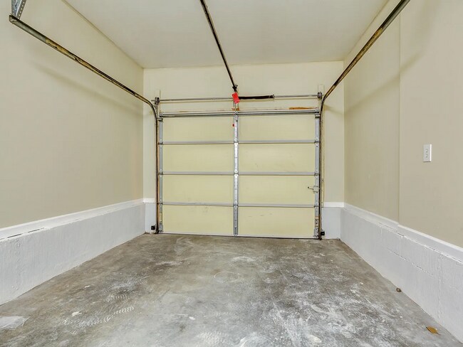 Building Photo - 947 Spring Park Rd