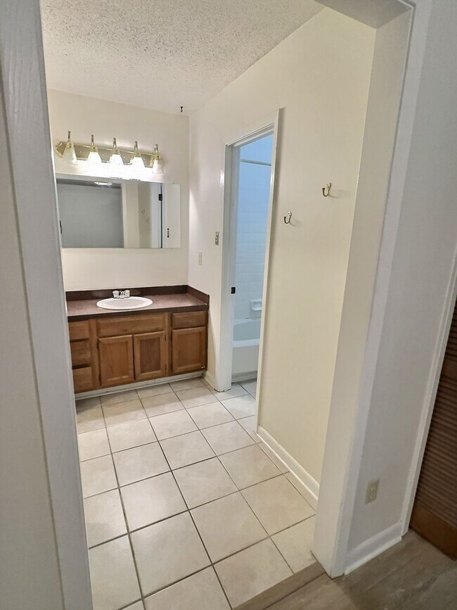 Building Photo - MOVE-IN SPECIAL! 3-Bedroom Home in Fort Ba...