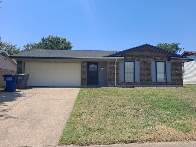 Primary Photo - Move In Ready! 3 Bedrooms, 2 Bathrooms, 2 ...