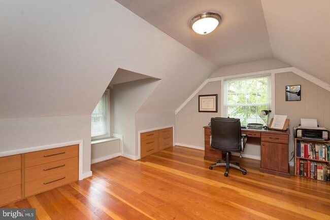 Building Photo - 5106 25th Pl N